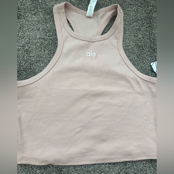 ALO Yoga Tops - ALO Yoga Women's Pink Quartz crop top (new)